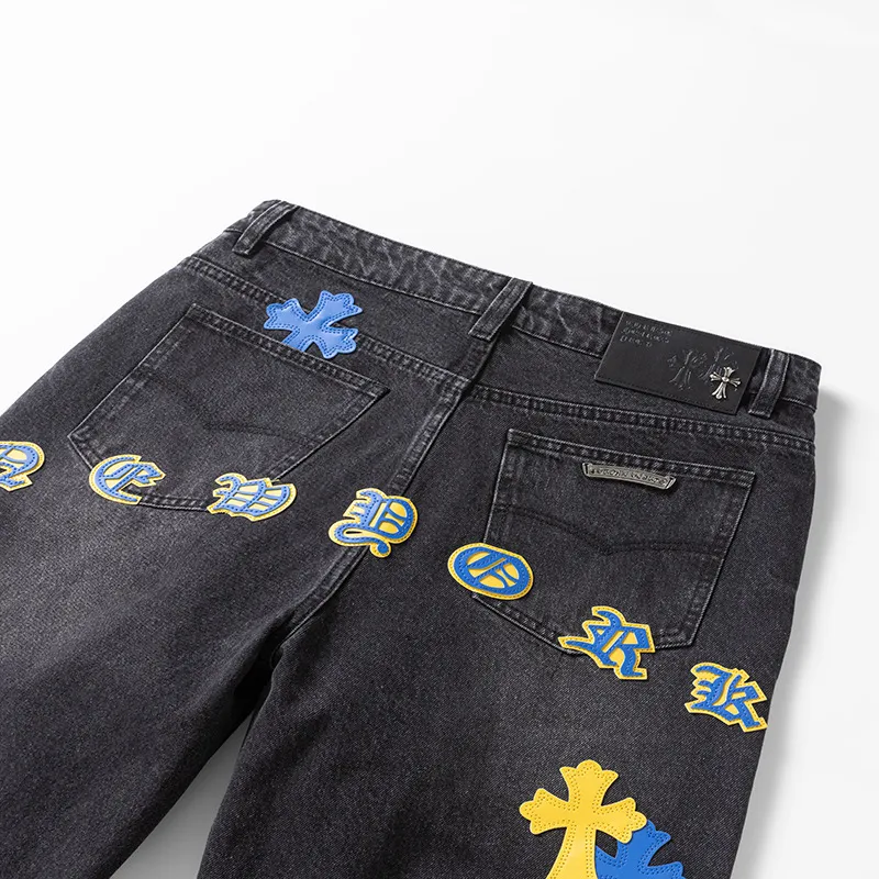 P260 💰 (top version) chrome hearts ss25 black leather Sanskrit fine jeans. Styles with different washed textures, very friendly to people with thin legs and thick legs. The slightly flared version is very flattering to the leg shape. The moderate length is timeless and easy to match. It is the basis of various styles. It is a must-have in the wardrobe! The fabric is stiff but also makes the upper body soft without losing texture. The washing process is even more perfect. It is a must-have item for everyone! ! !   Color: black Size: 30-32-34-36 30 32 34 36 Waist circumference 80 85 90 95 Sitting circumference 105 130 115 120 Foot opening 46 47 48 49 External length 102 103 104 105